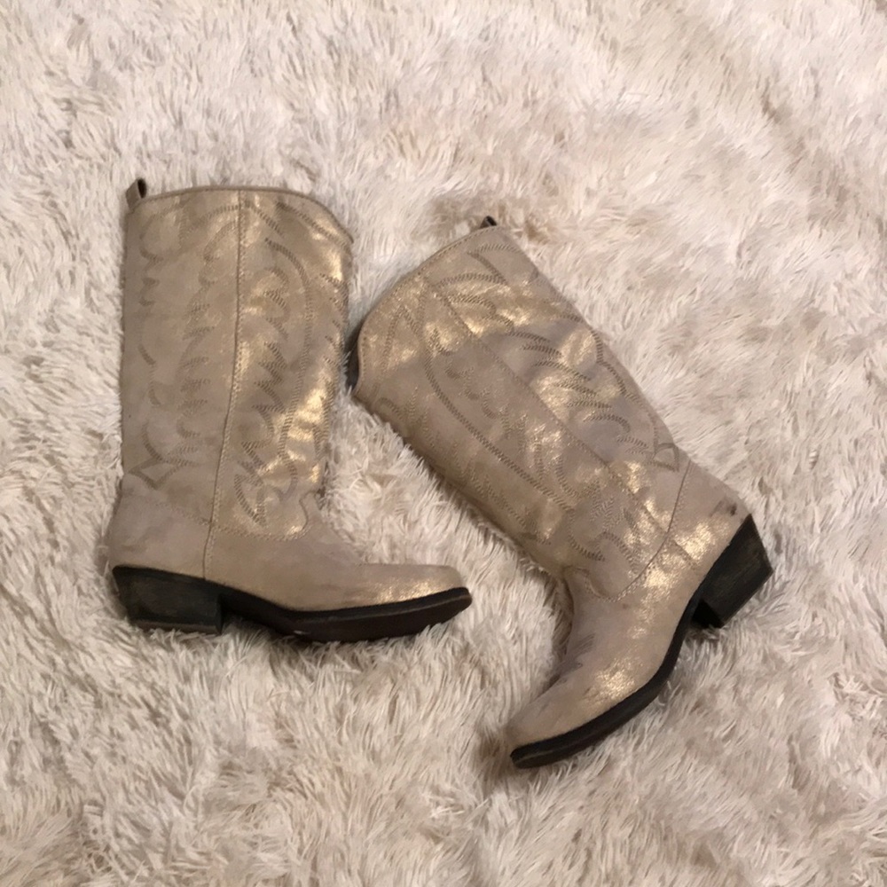 Ivory and gold cowgirl boots by Big Buddha